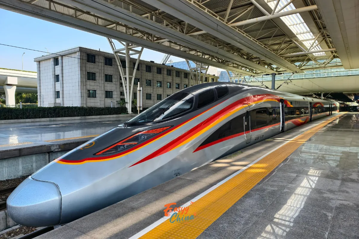 Tàu cao tốc phương tiện di chuyển giữa các thành phố ở Trung Quốc