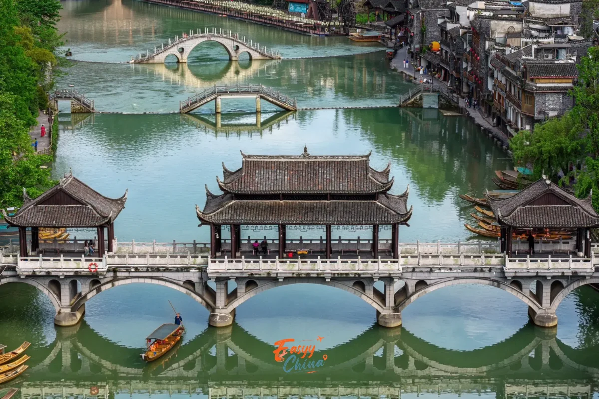 Du lịch Phượng Hoàng Cổ Trấn theo mùa