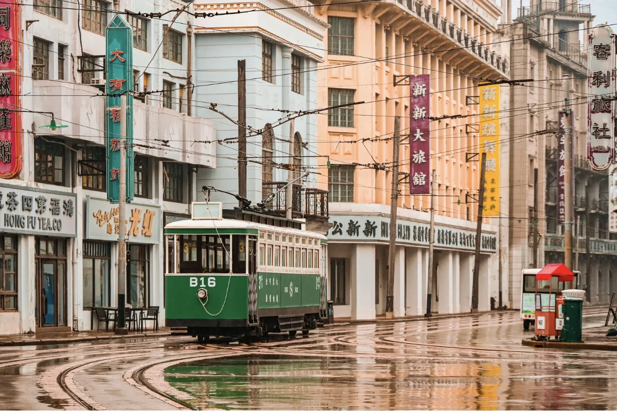 Đường ray và tàu điện cổ phim trường Thượng Hải