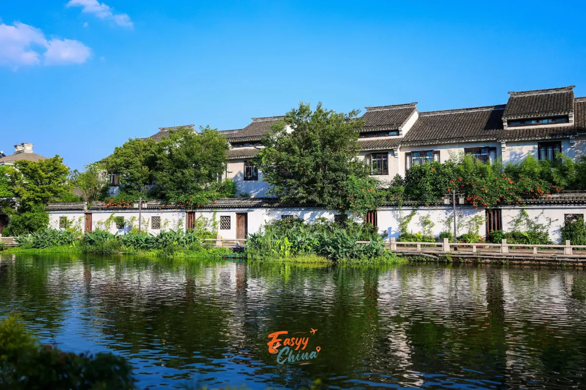 Nam Tầm cổ trấn khác biệt