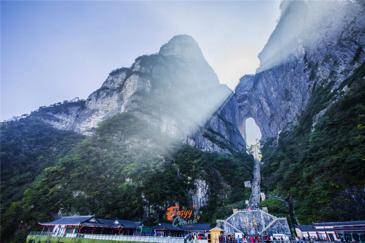 Thiên Môn Sơn – Hành trình chinh phục ngọn núi nổi tiếng Trương Gia Giới